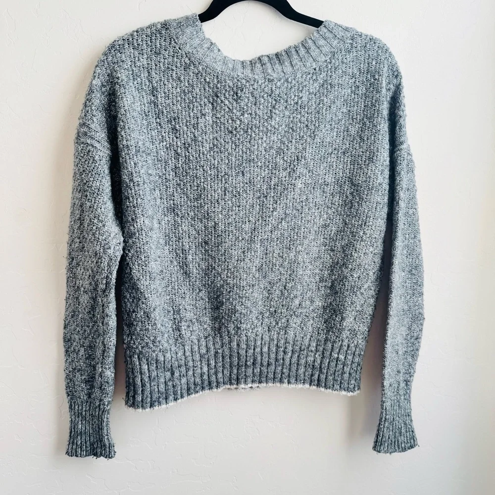 Abercrombie & Fitch Gray V-neck Sweater Size S